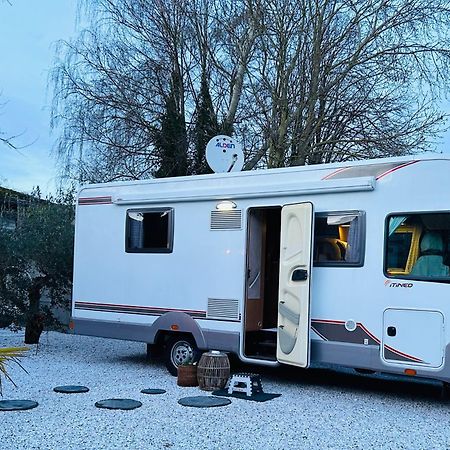 Terrain De Loisirs En Plein Centre De Lievin Camping Car 외부 사진