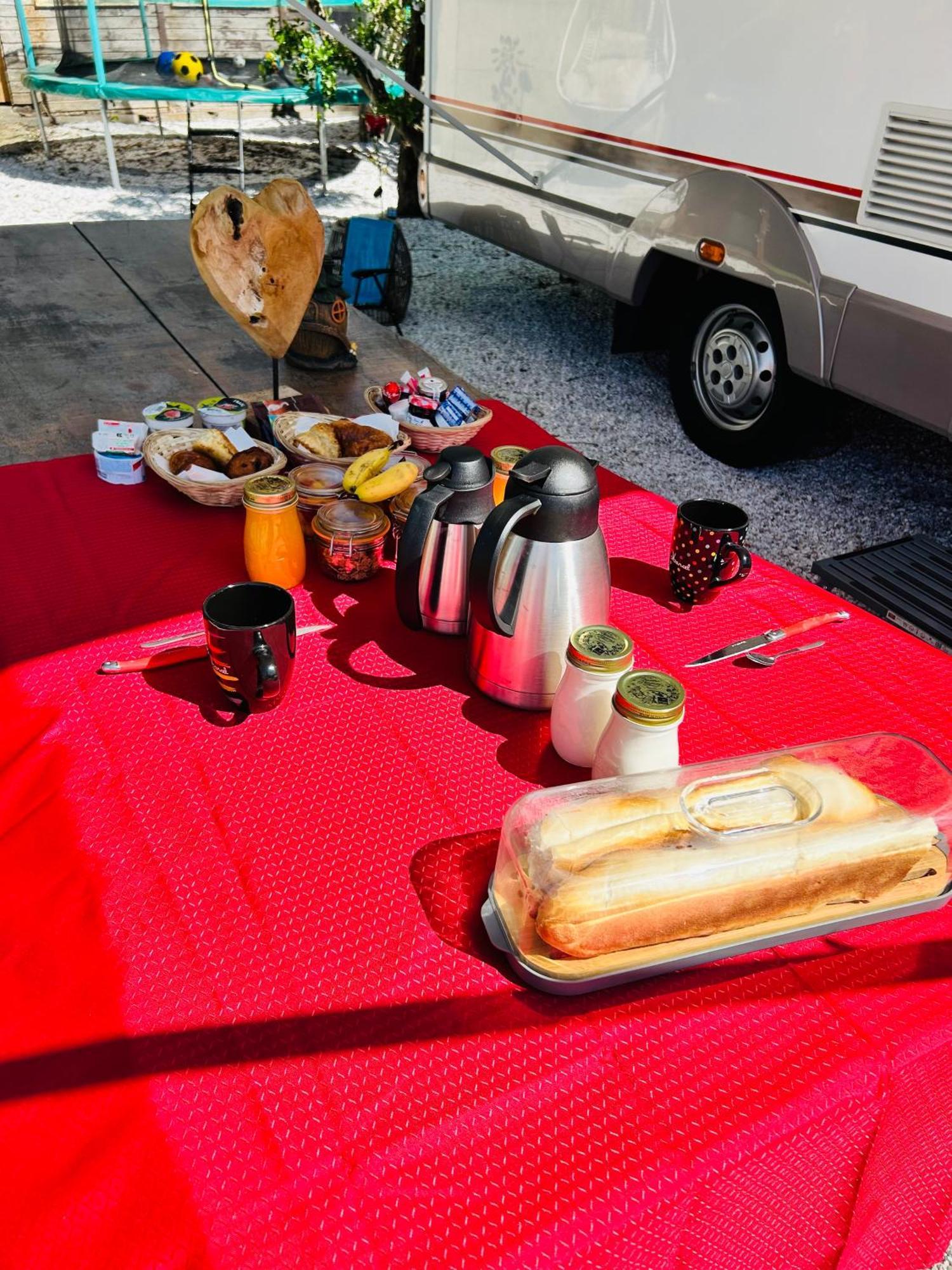 Terrain De Loisirs En Plein Centre De Lievin Camping Car 외부 사진